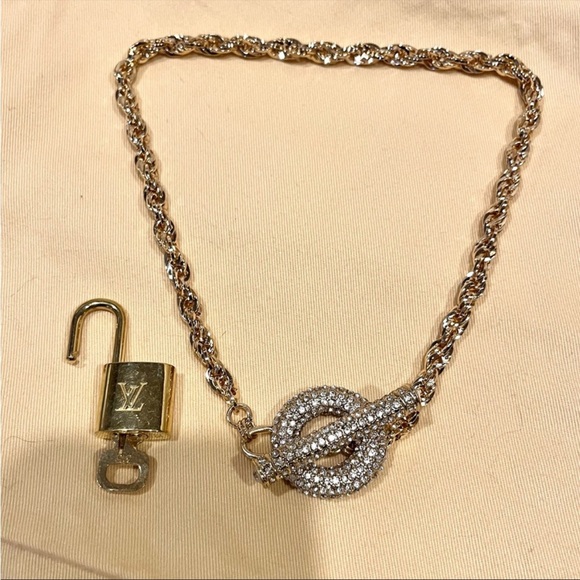 Louis Vuitton Lock and Key With Necklace - Picture 2 of 7